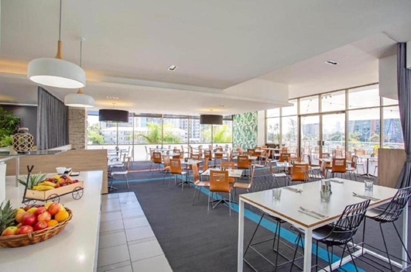 Hotel Sea View Heart Of Surfers Paradise