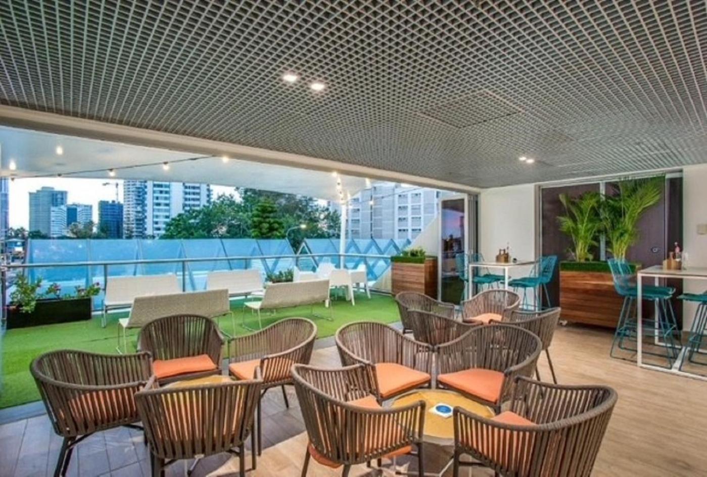 Sea View Heart Of Surfers Paradise Hotel