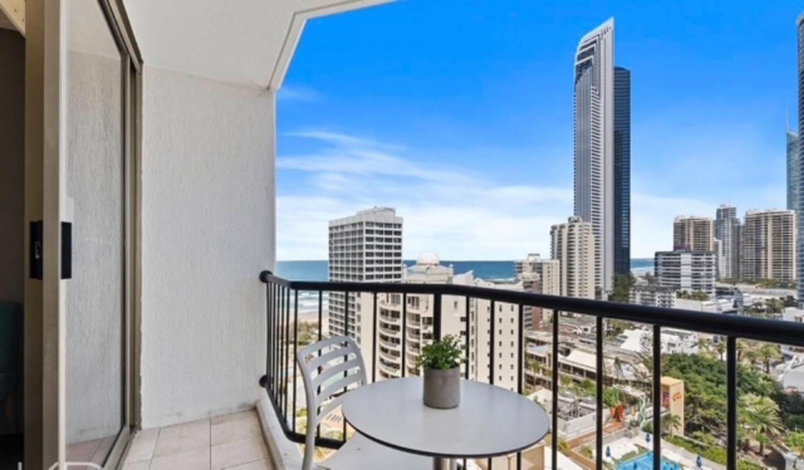 Sea View Heart Of Surfers Paradise Hotel