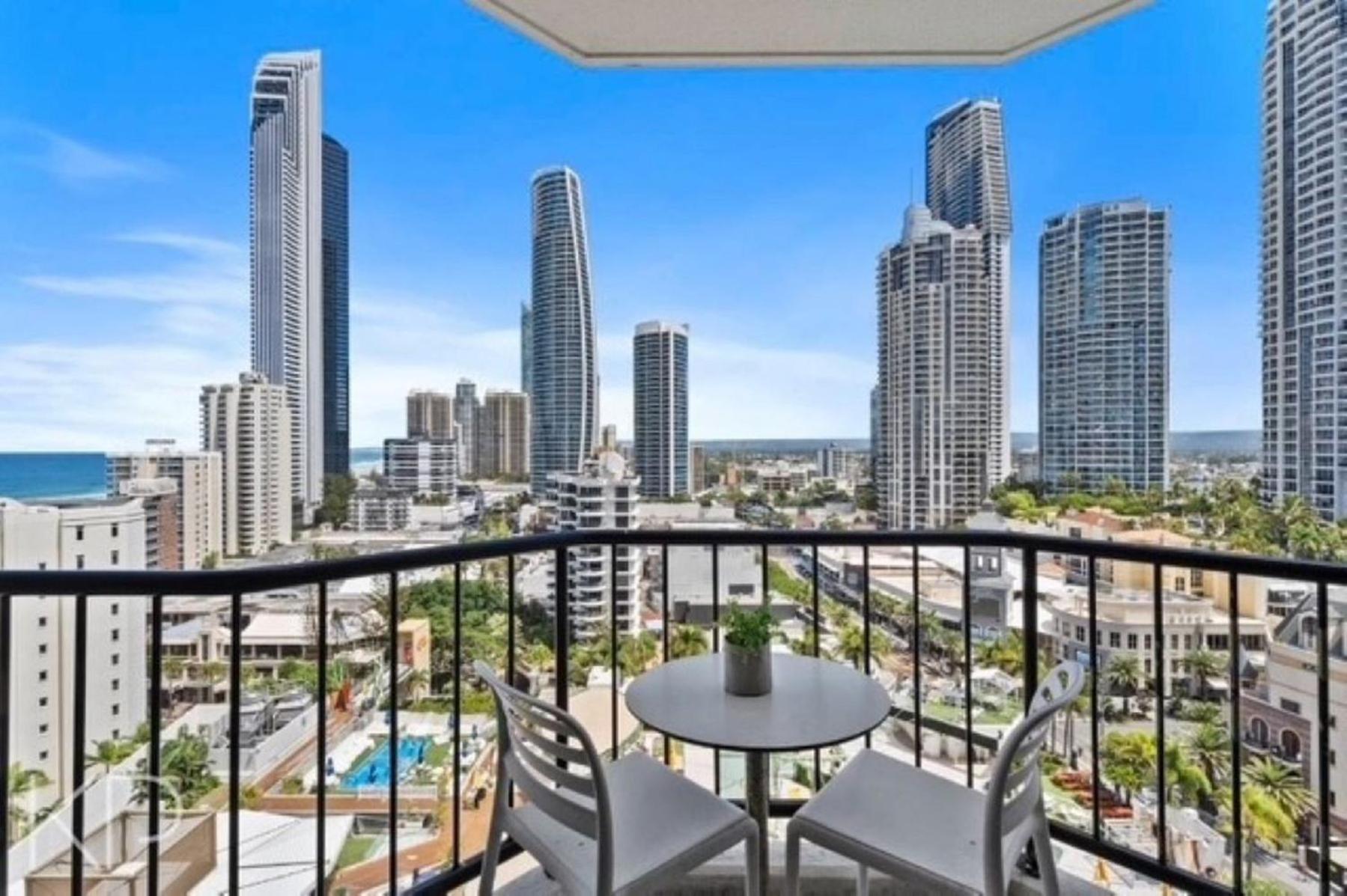 Sea View Heart Of Surfers Paradise Hotel 4*
